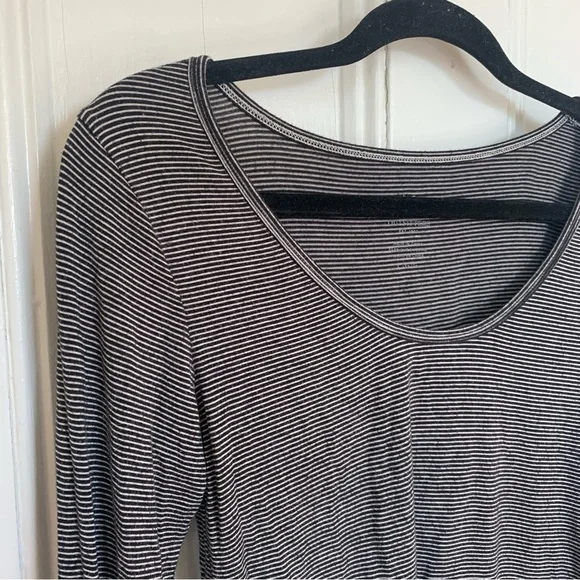 ✨3/$15✨ American Eagle Stripped Long Sleeve - Picture 6 of 7